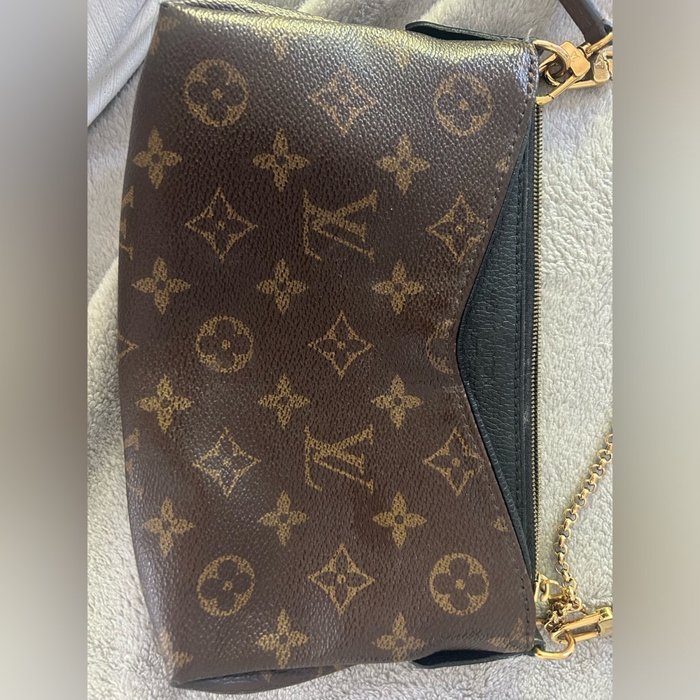 Authentic Louis Vuitton Pallas Clutch - Picture 2 of 16